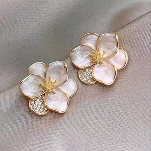 🌸GoldTone Polychrome White Hibiscus Flower Post Back Earrings